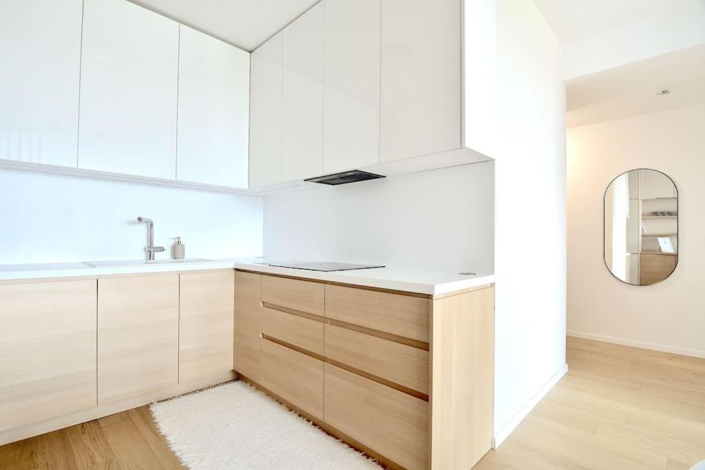 布拉迪斯拉发Downtown Charm With Free Parking Spot公寓 外观 照片