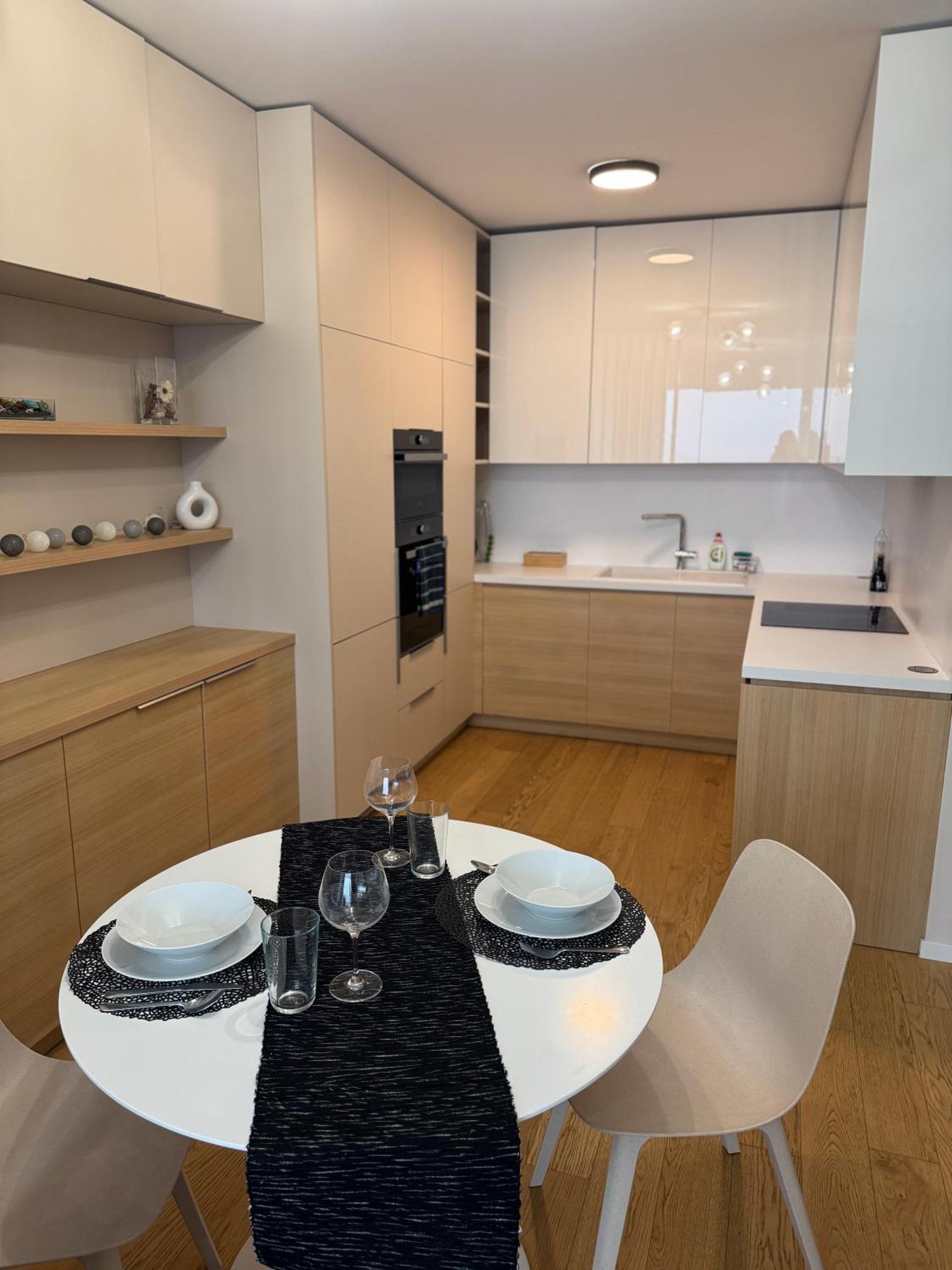 布拉迪斯拉发Downtown Charm With Free Parking Spot公寓 外观 照片